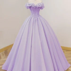 Vestido de quinceañera color lila con hombros descubiertos de princesa Disney